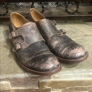 BED STU 13 double buckle distressed leather shoes